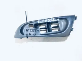 Nissan Almera N16 Priekinių langų jungtuko apdaila 80961