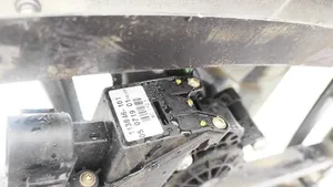 Audi A4 S4 B5 8D Priekinis varikliukas langų pakėlėjo 113846101