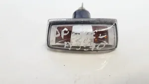 Opel Astra H Indicatore di direzione del parafango anteriore 13228580