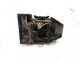 Volkswagen PASSAT B3 Cubierta del soporte de la lámpara de la luz trasera 333945257