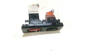 Renault Laguna I Botón interruptor de luz de peligro 822955