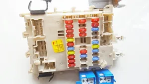 Nissan Primera Fuse box set 24350av700