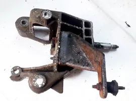 Renault Safrane Engine mounting bracket 