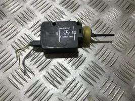 Mercedes-Benz ML W163 Motor de bloqueo de puertas a1636300167