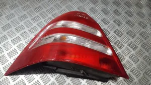 Mercedes-Benz C W203 Lampa tylna 3311