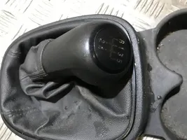 Opel Corsa D Ramka drążka zmiany biegów 13205815