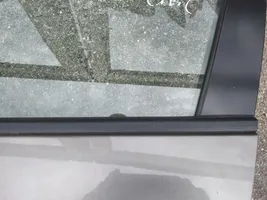 Honda Civic Priekšpusē durvju stikla apdare 
