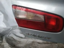 Renault Laguna II Galinis žibintas dangtyje 