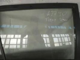 Toyota Corolla Verso E121 Pagrindinis galinių durų stiklas 