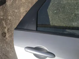 Nissan Primera Listwa / Uszczelka szyby drzwi tylnych 