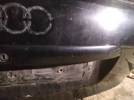 Audi A4 S4 B5 8D Takaluukun rekisterikilven valon palkki 