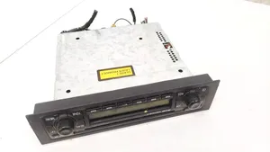 Audi A4 S4 B6 8E 8H Radio / CD/DVD atskaņotājs / navigācija 8E0035186J