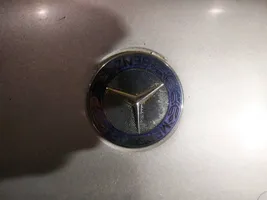 Mercedes-Benz B W245 Mostrina con logo/emblema della casa automobilistica 