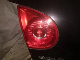 Volkswagen Golf V Lampy tylnej klapy bagażnika 