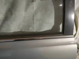 Toyota Avensis T250 Listón embellecedor de la ventana de la puerta trasera 
