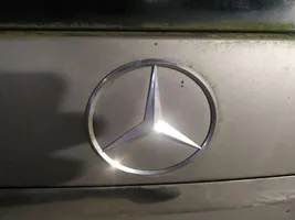 Mercedes-Benz R W251 Ražotāja emblēma 