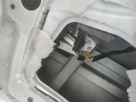 Dacia Sandero Liukuoven ikkunannostin moottorilla 
