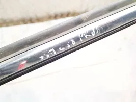 Toyota Avensis T250 Etuoven lasin muotolista 