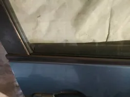 Nissan Primera Moulure de vitre de la porte avant 