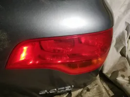 Audi Q7 4L Lampy tylnej klapy bagażnika 