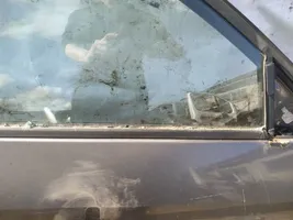 Nissan Primera Priekšpusē durvju stikla apdare pilkas