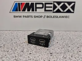 BMW 7 G11 G12 USB socket connector 8711938