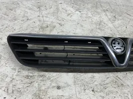 Opel Vectra B Grille de calandre avant 90587101