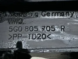 Volkswagen Golf VII Uchwyt / Mocowanie zderzaka tylnego 5G0805705R