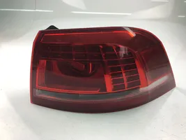 Volkswagen PASSAT B7 Luces portón trasero/de freno 3AF945310