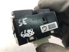 Toyota Prius (XW30) Botón interruptor de luz de peligro 75F218