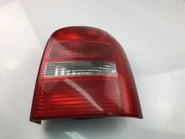 Audi A4 S4 B5 8D Lampy tylnej klapy bagażnika 8D9945096C