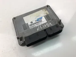 Volkswagen Fox Блок управления двигателем ECU 03D906033H