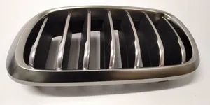 BMW X6 F16 Grille calandre supérieure de pare-chocs avant 51137349393