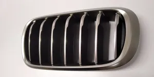 BMW X6 F16 Grille calandre supérieure de pare-chocs avant 51137349393