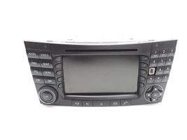 Mercedes-Benz E W211 Radio/CD/DVD/GPS-pääyksikkö A2118204297