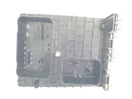 Volkswagen PASSAT CC Module de fusibles 1K0937124Q