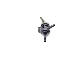 Audi A4 S4 B8 8K Valvola sfiato del serbatoio 06F133529D