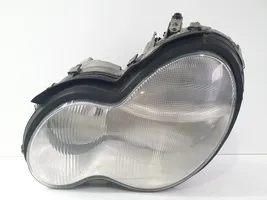 Mercedes-Benz C W203 Lampa przednia A2038201161