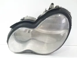 Mercedes-Benz C W203 Lampa przednia A2038201161