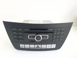 Mercedes-Benz C W204 Unité principale radio / CD / DVD / GPS A2049000208
