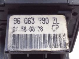 Peugeot 406 Commodo de clignotant 96063790ZL