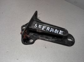 Renault Safrane Etupuskurin kannake 7700806247