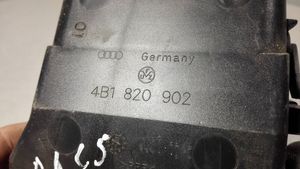 Audi A6 S6 C5 4B Kojelaudan sivutuuletussuuttimen kehys 4B1820902