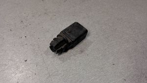 Volkswagen PASSAT B5.5 Outside/exterior temperature sensor 8Z0820535