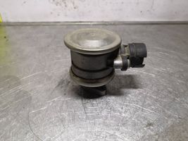 Volkswagen Golf IV Soupape vanne EGR 037131351