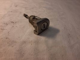 Volkswagen PASSAT B5 Front door lock (next to the handle) 