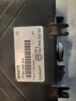 Volkswagen PASSAT B3 Variklio valdymo blokas 037906022ED