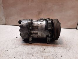 Volkswagen PASSAT B3 Ilmastointilaitteen kompressorin pumppu (A/C) 357820803C