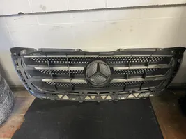 Mercedes-Benz Sprinter W906 Grotelės viršutinės A9068880523