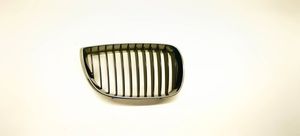 BMW 1 E81 E87 Grille calandre supérieure de pare-chocs avant 51137077130